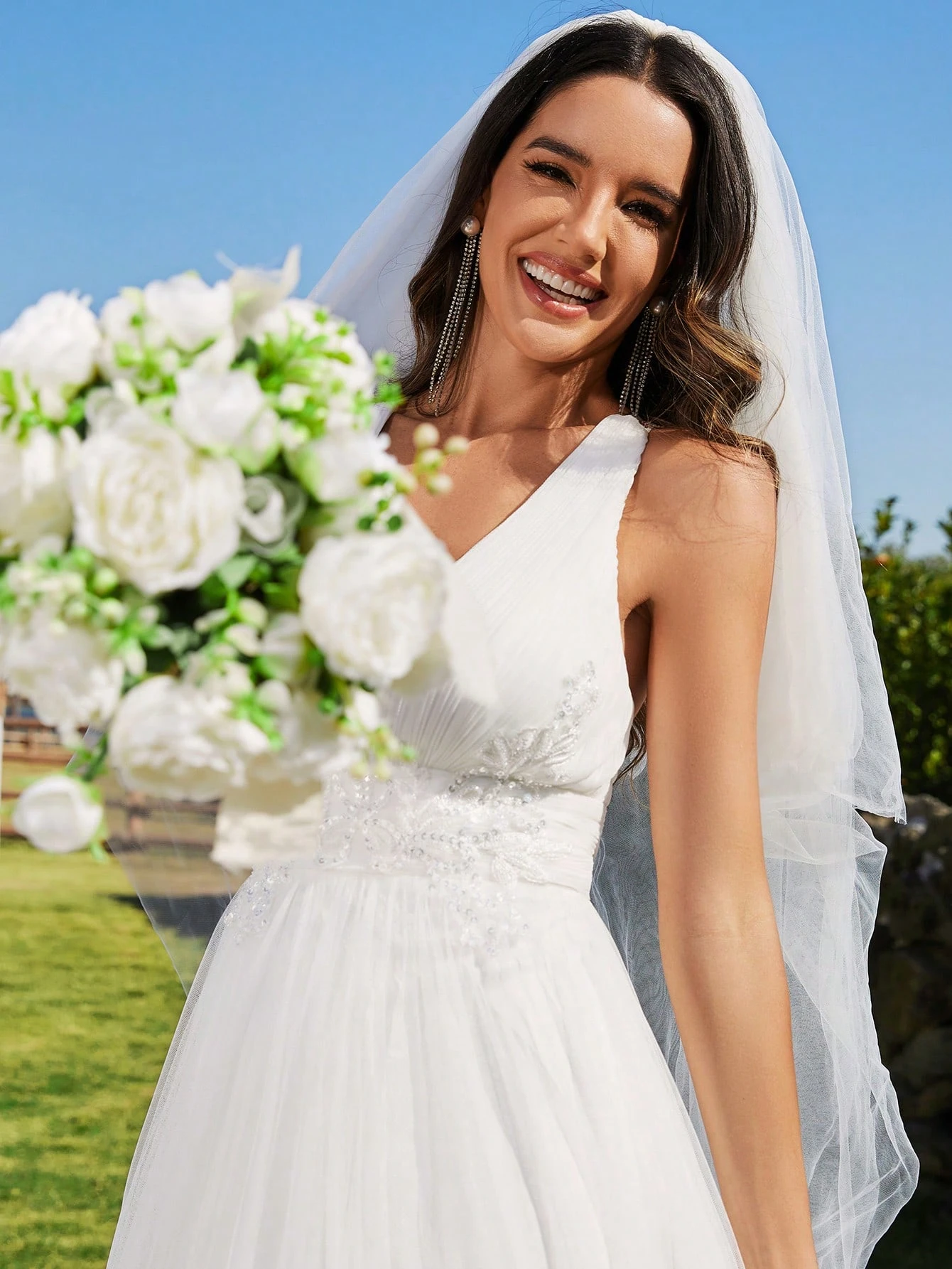 Robe de mariée sans manches avec application à la taille, dos croisé et sans dos, en — vue 5