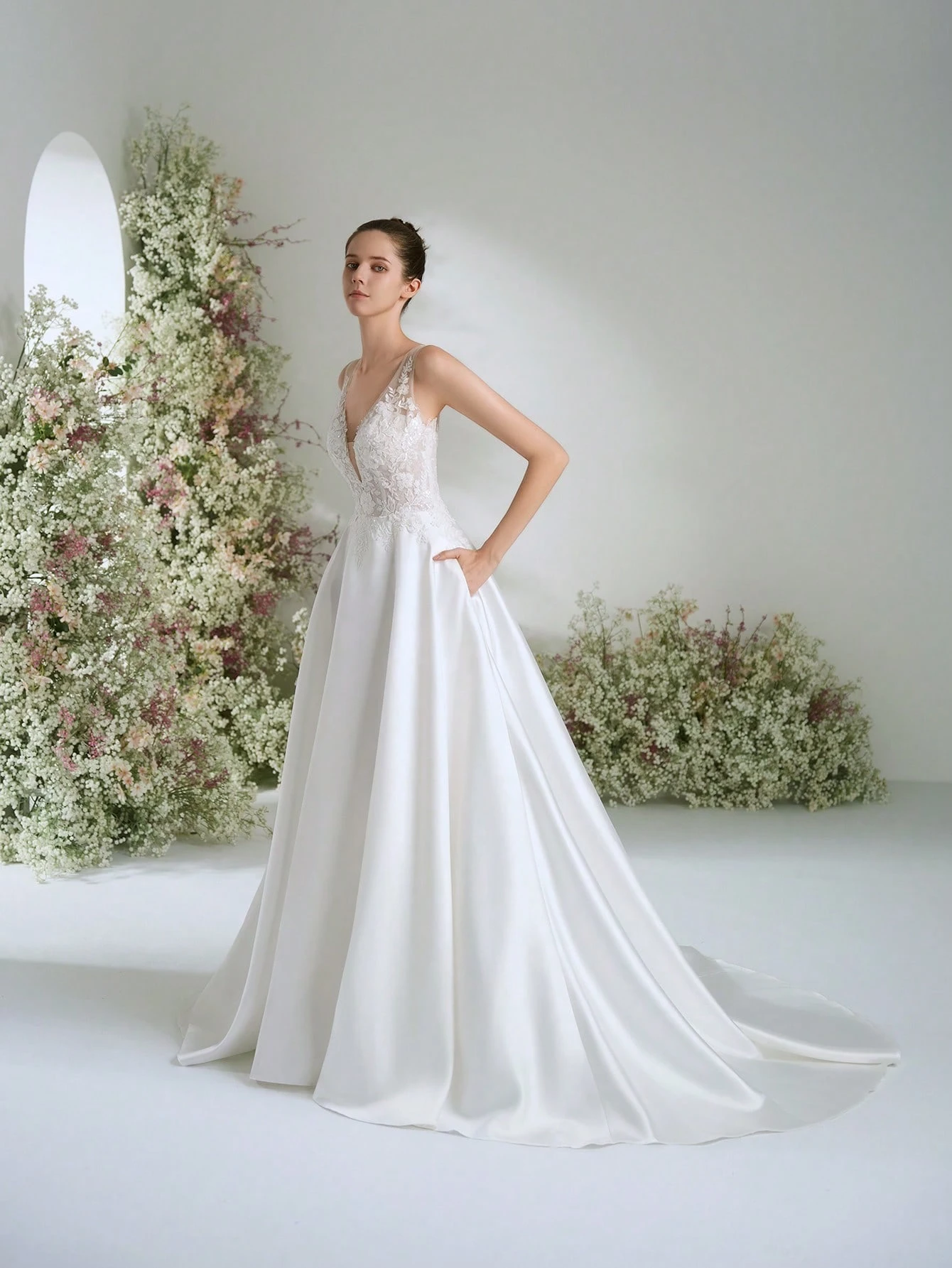 Dentelle, Satin, Col en V, Lacets, Traîne, Robe Trapèze, Mariage à l'église, Mariage au — vue 9