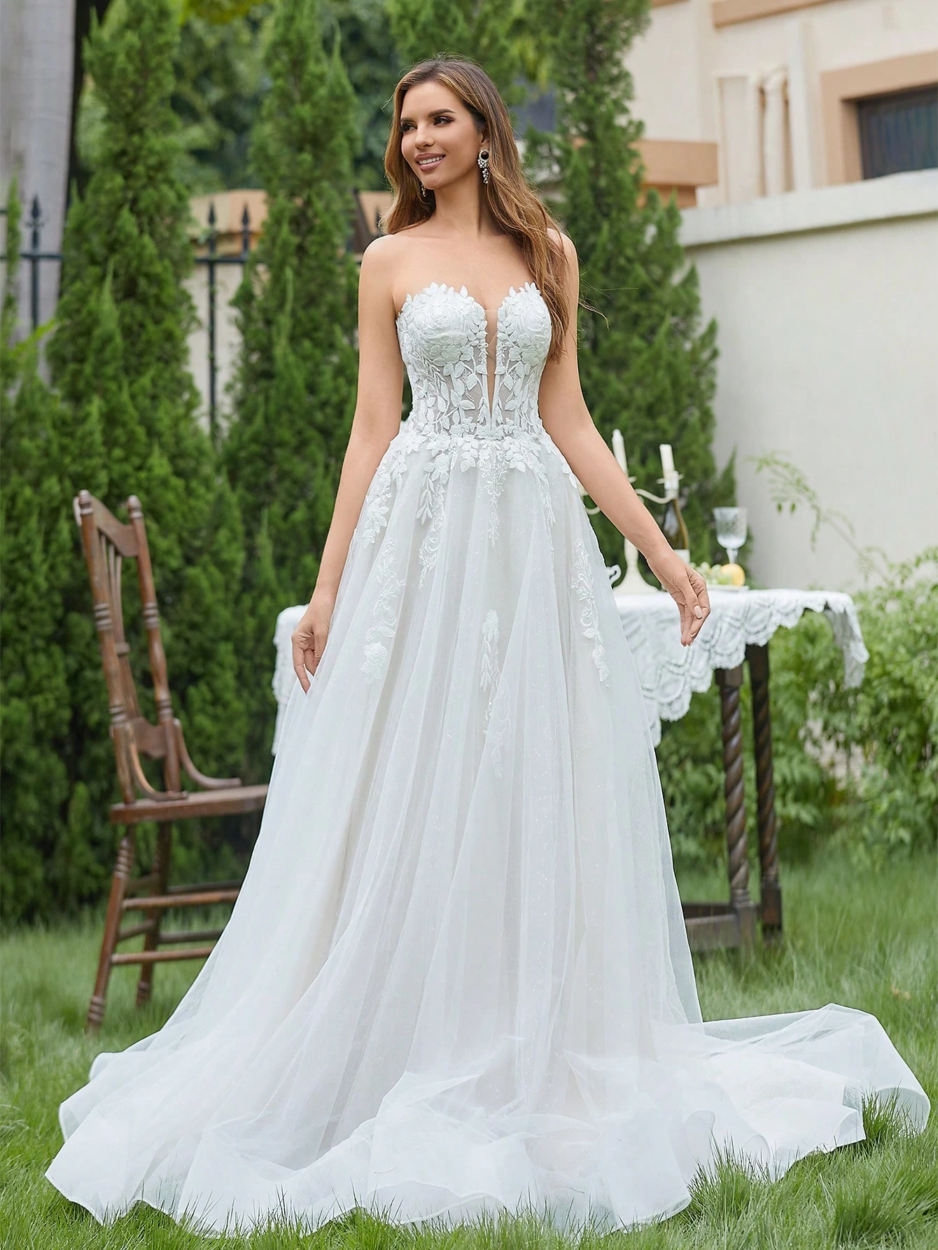 Robe de mariée sans bretelles en tulle brodé de couleur contrastée, robe de mariée — vue 5