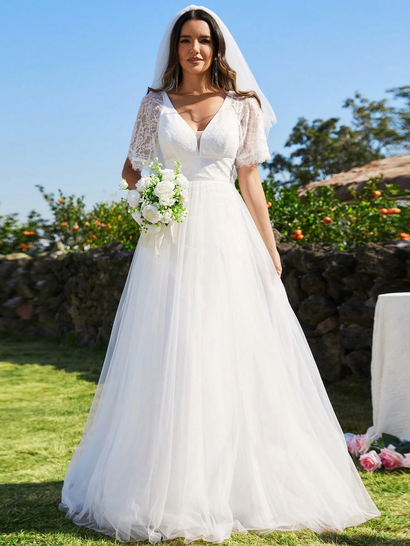 EVERPRETTY Robe de mariée blanche délicate en dentelle avec contraste de couleur, — vue 5