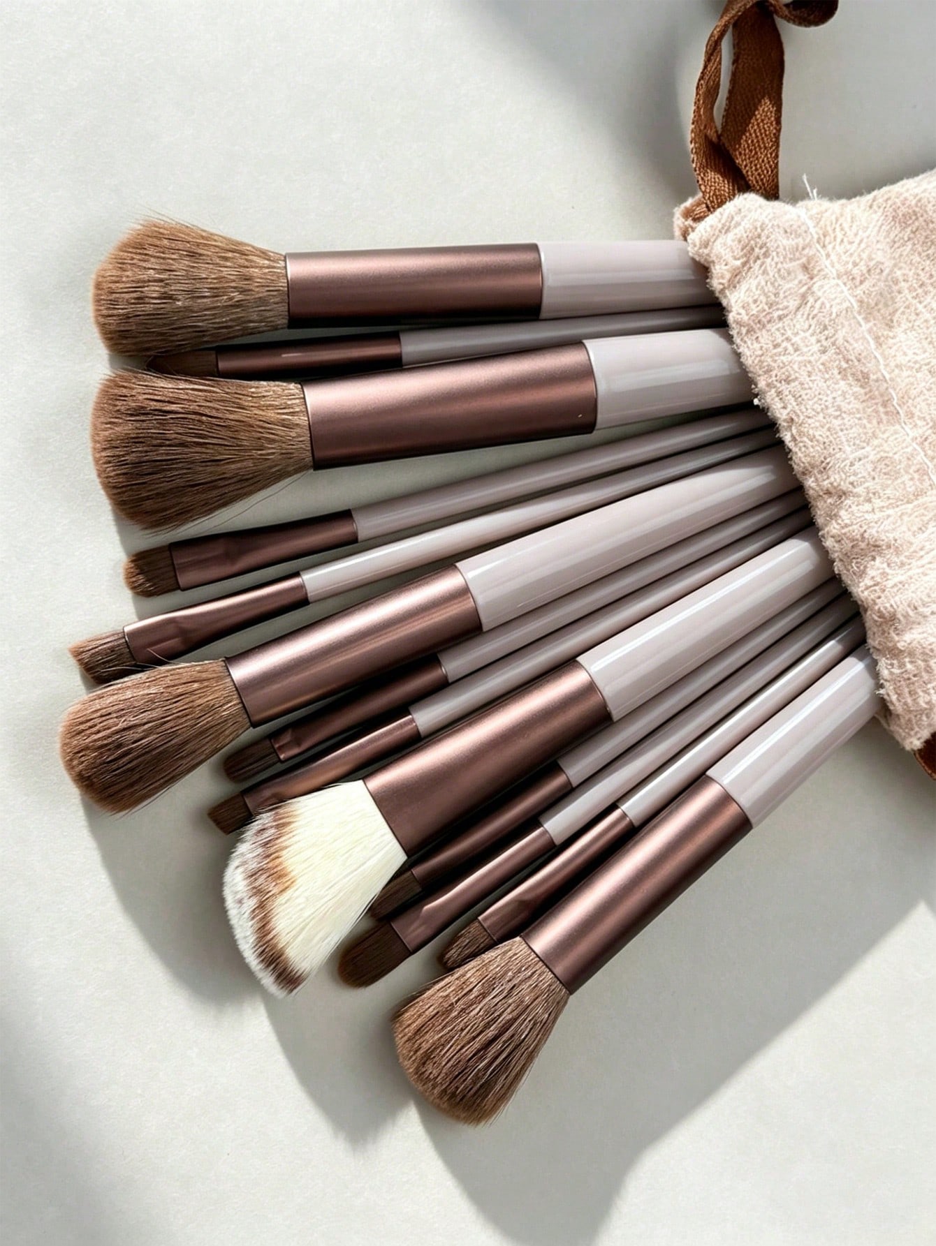 Ensemble de 16 pièces de pinceaux de maquillage comprenant 13 pinceaux de maquillage, 1 — vue 2