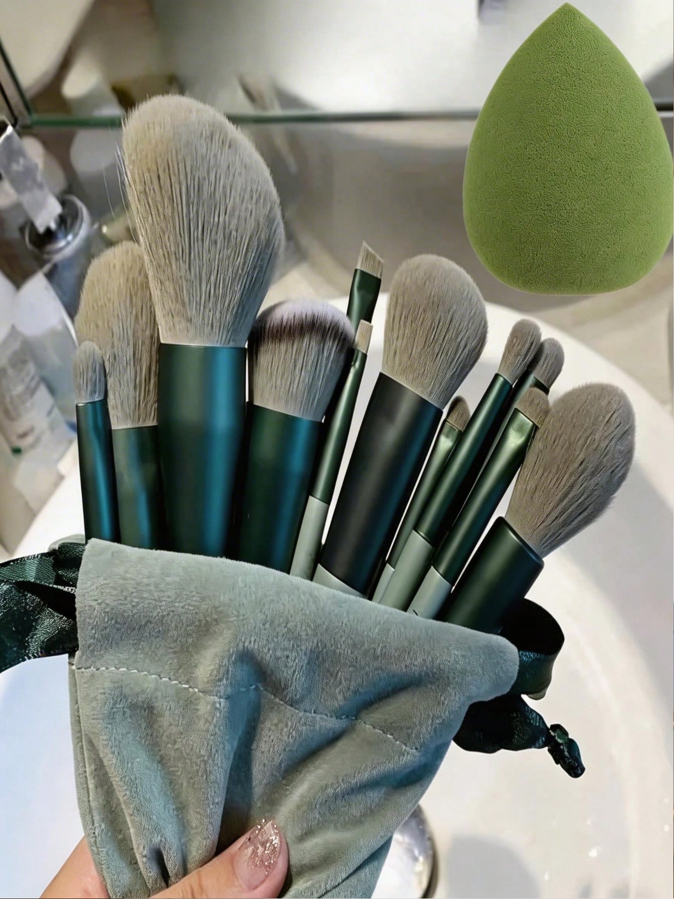 Ensemble de 15 pinceaux de maquillage, comprenant 2 tampons de poudre triangulaires — vue 4