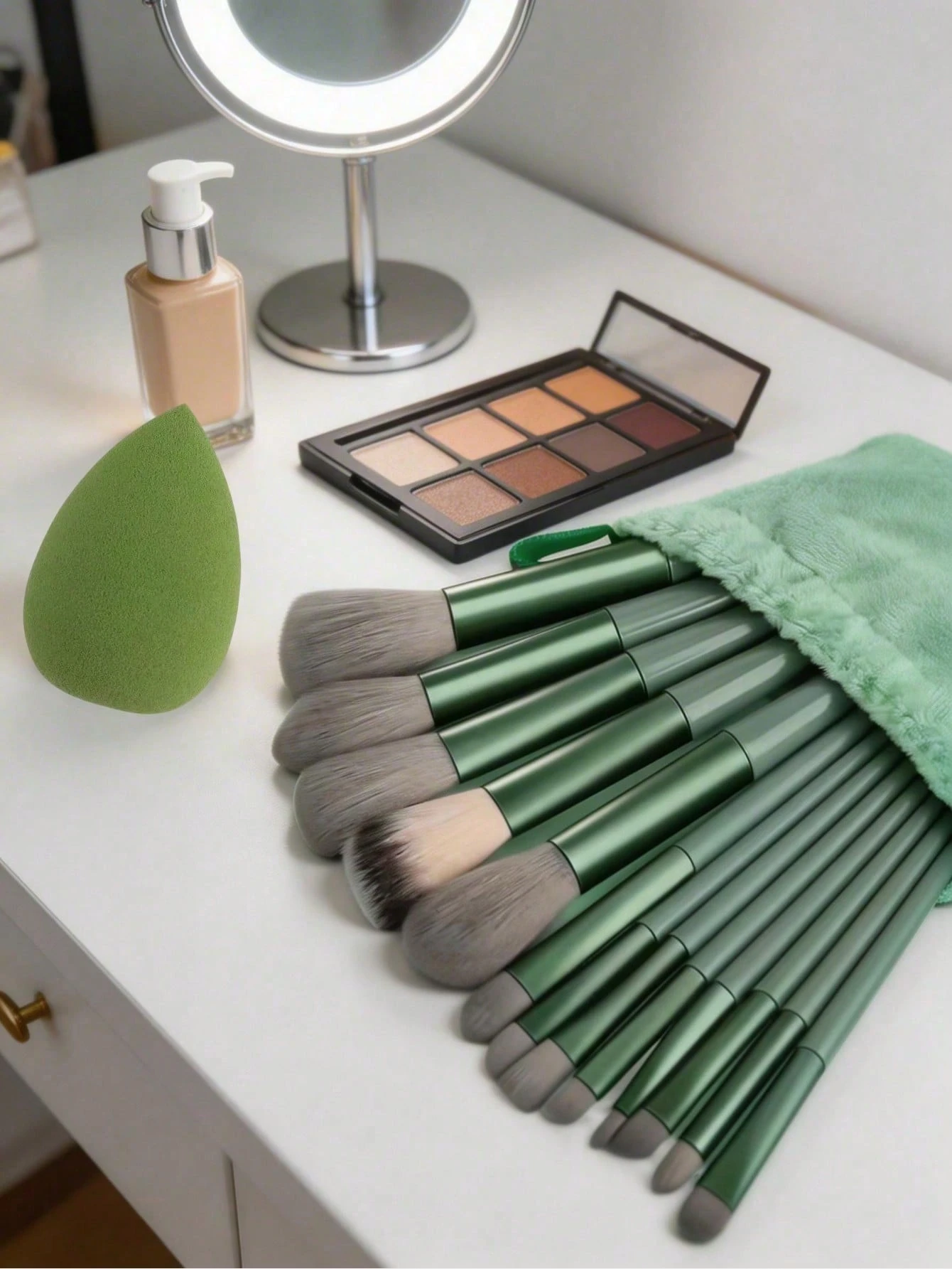 Ensemble de 14 pinceaux de maquillage, comprenant 13 pinceaux de maquillage individuels, — vue 3