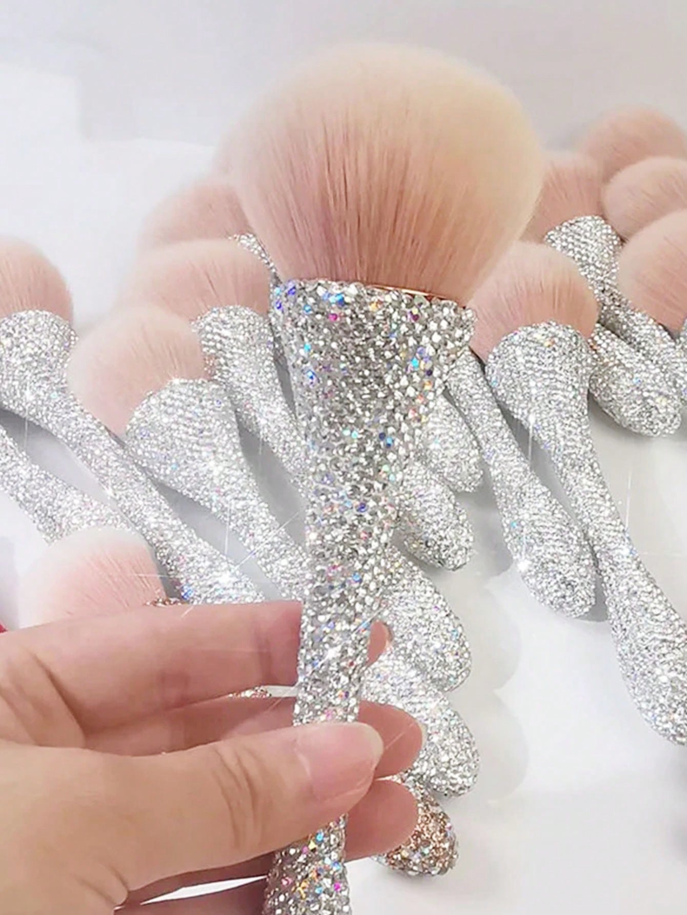 Ensemble de pinceaux de maquillage luxueux et orné de strass, comprenant 1 pièce grand — vue 7