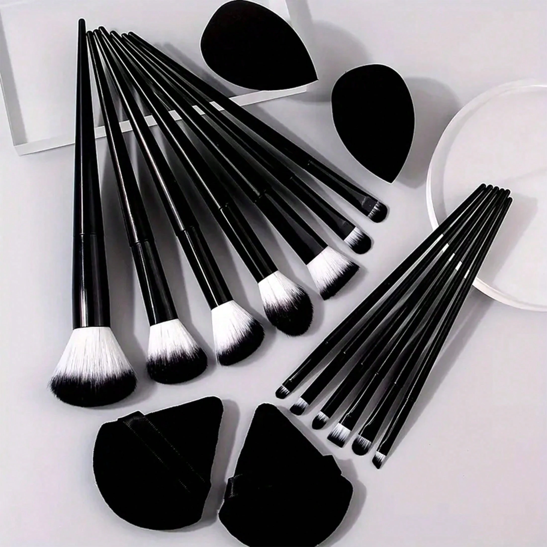 Pinceaux de maquillage, 2 ensembles d'éponges de maquillage, 2 pièces de tampons de